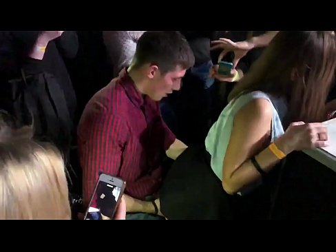 ❤️ Sexo real em uma boate russa. Menina russa de 18 anos no ânus e vagina fodida em uma casa noturna ❤ Sexo vídeo em pt-br.epicpornvideos-com.ru ☑